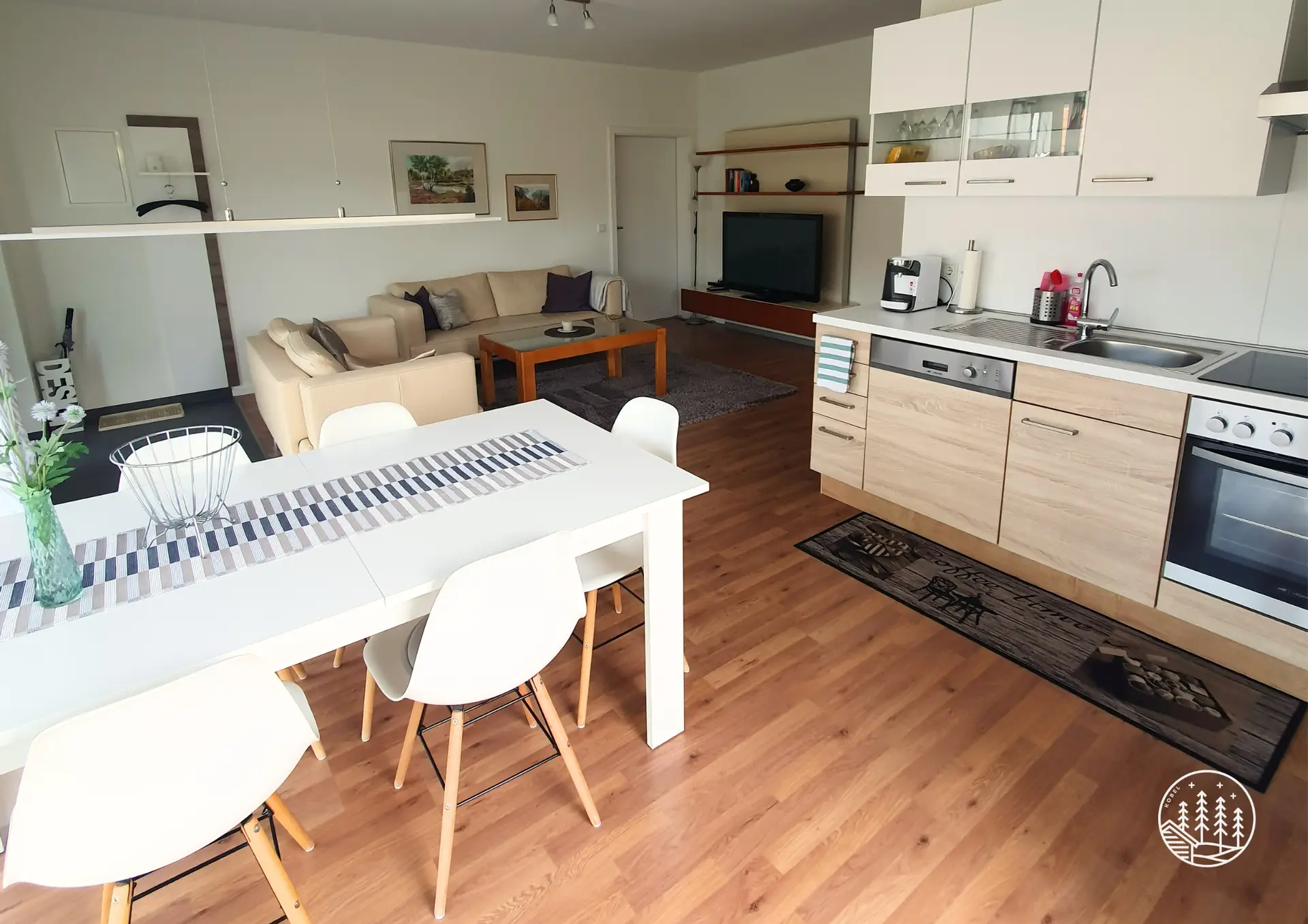 K&uuml;che und Esszimmer